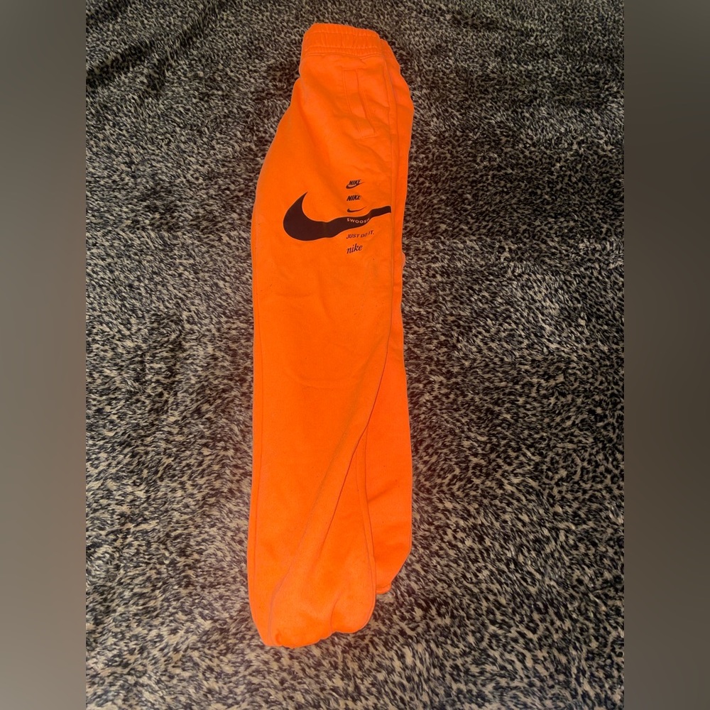 Nike women’s SPORTSWEAR SWOOSH FLEECE JOGGERS